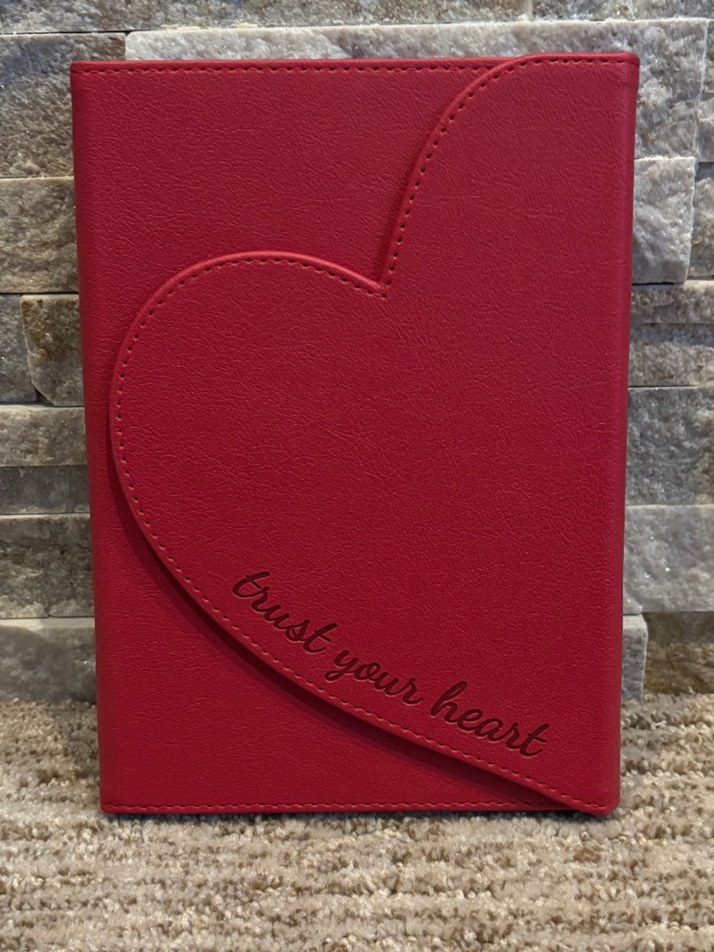 nota “Trust Your Heart” Leatherette Notebook